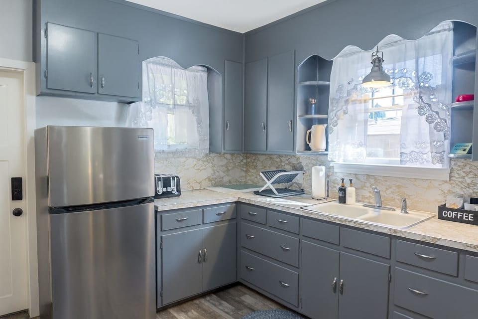 Kitchen Sink with Fridge