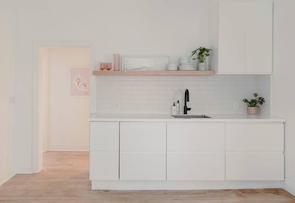 Sleek. Modern. Simple. It’s almost too pretty to cook in.