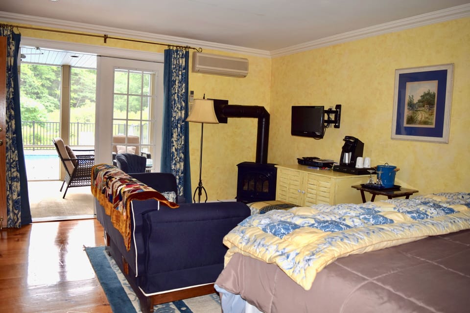 Provence Room, Beauport Inn.