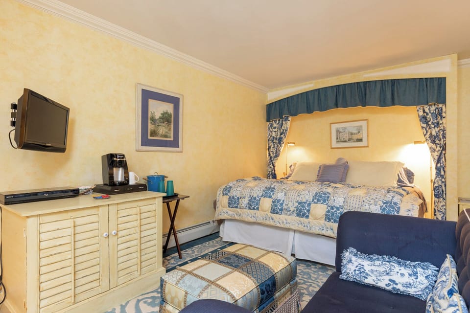 Provence Room, Beauport Inn.