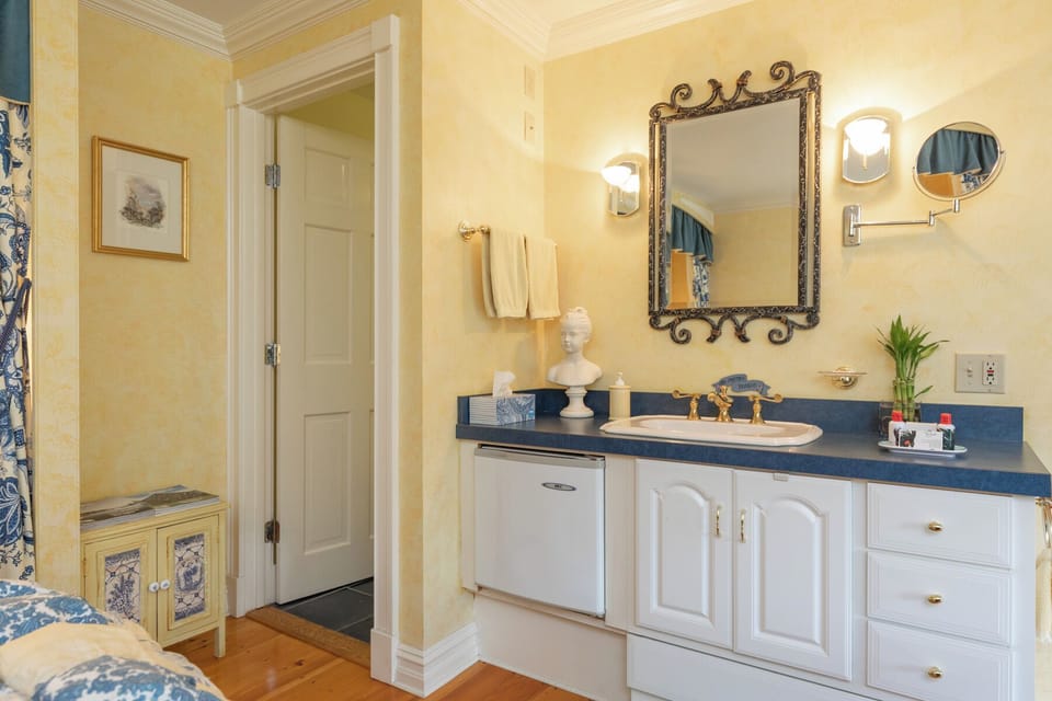 Provence Room, Beauport Inn.