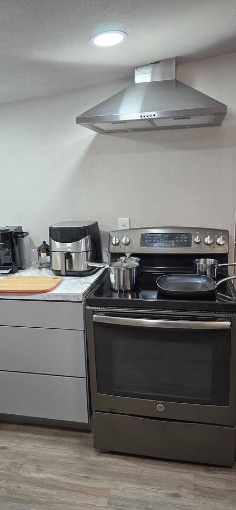 stovetop, coffee and or coffee maker, oven, kitchen