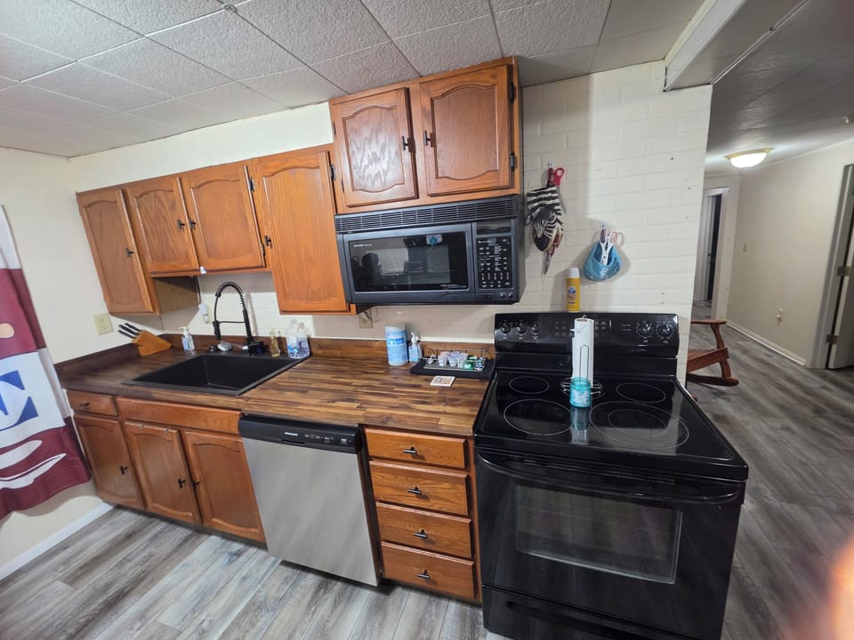 View #2 of the kitchen.