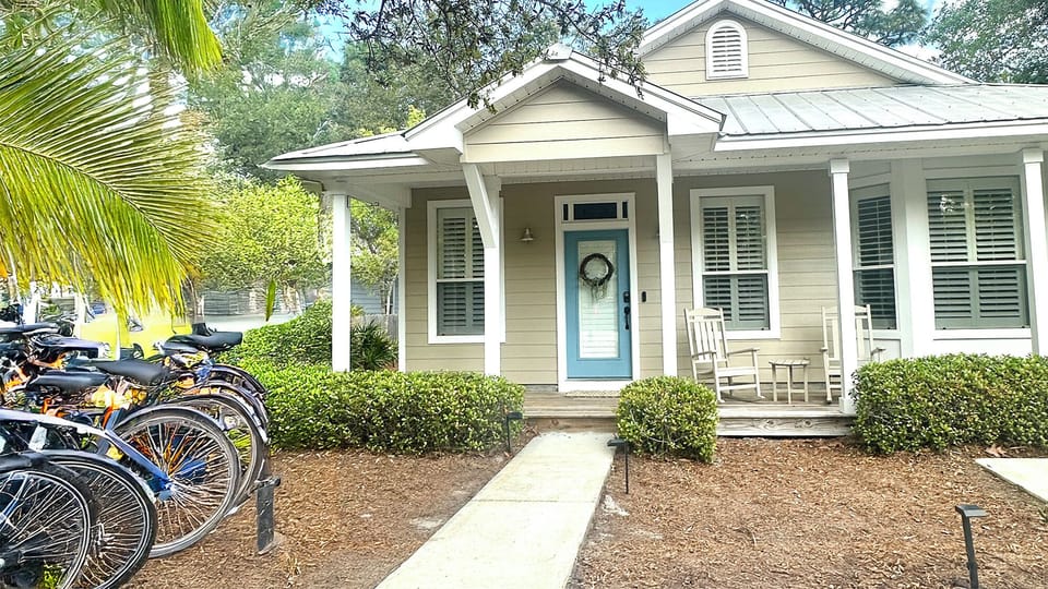 Charming Cottage: Private Deeded Beach Access Just Steps Away