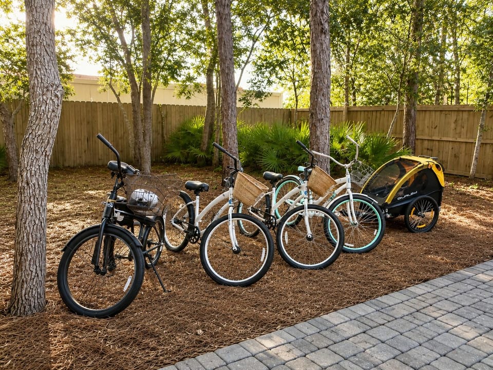 4 adult bikes, Burley child and cargo trailer, beach gear included - just bring flip flops!