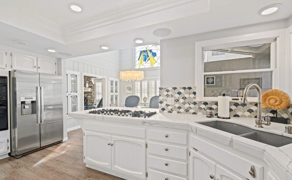 Super clean, well stocked and chef ready kitchen.