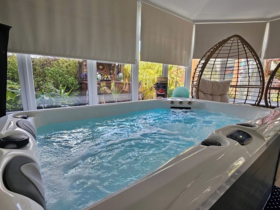 Indoor spa tub