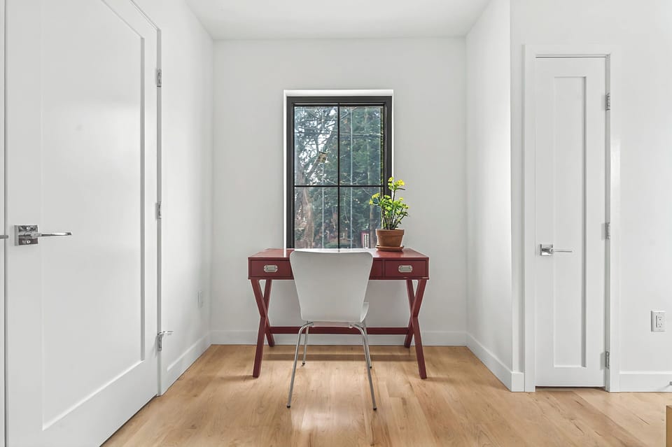 Queen Bedroom 1