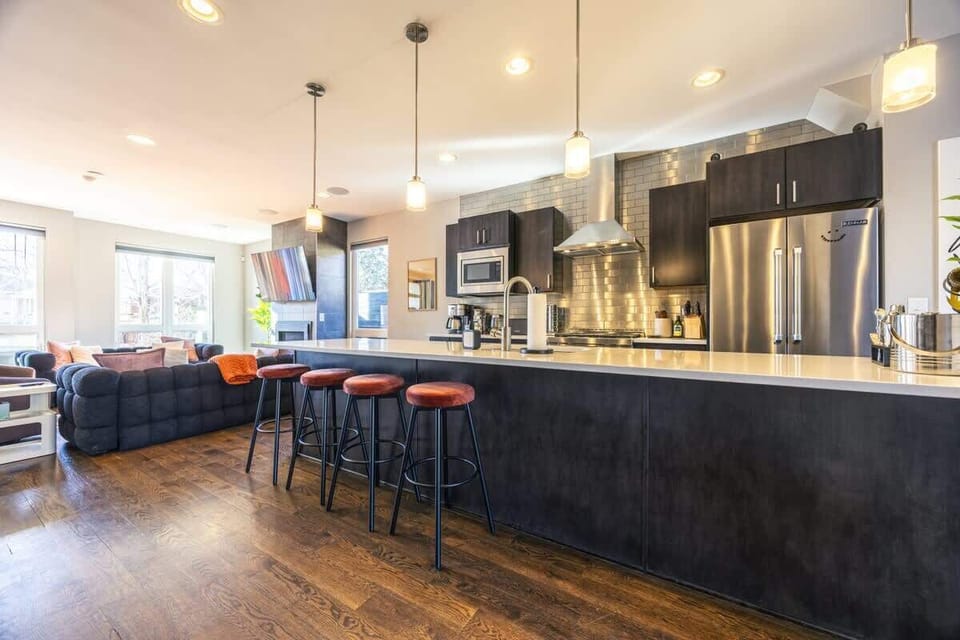 Full kitchen