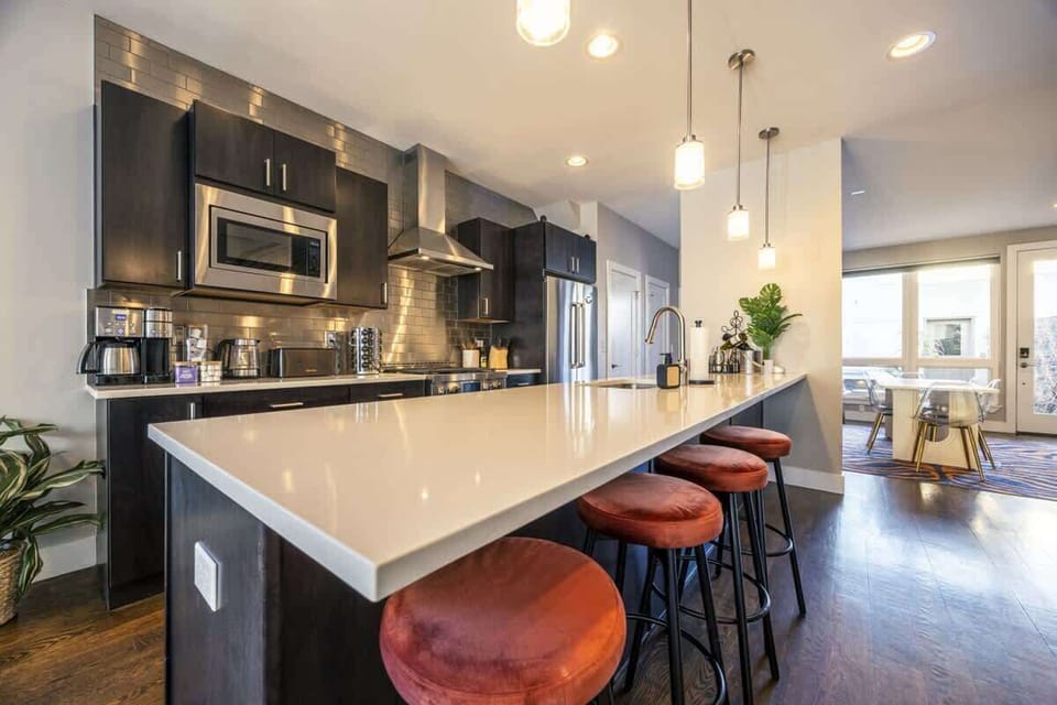 Full kitchen