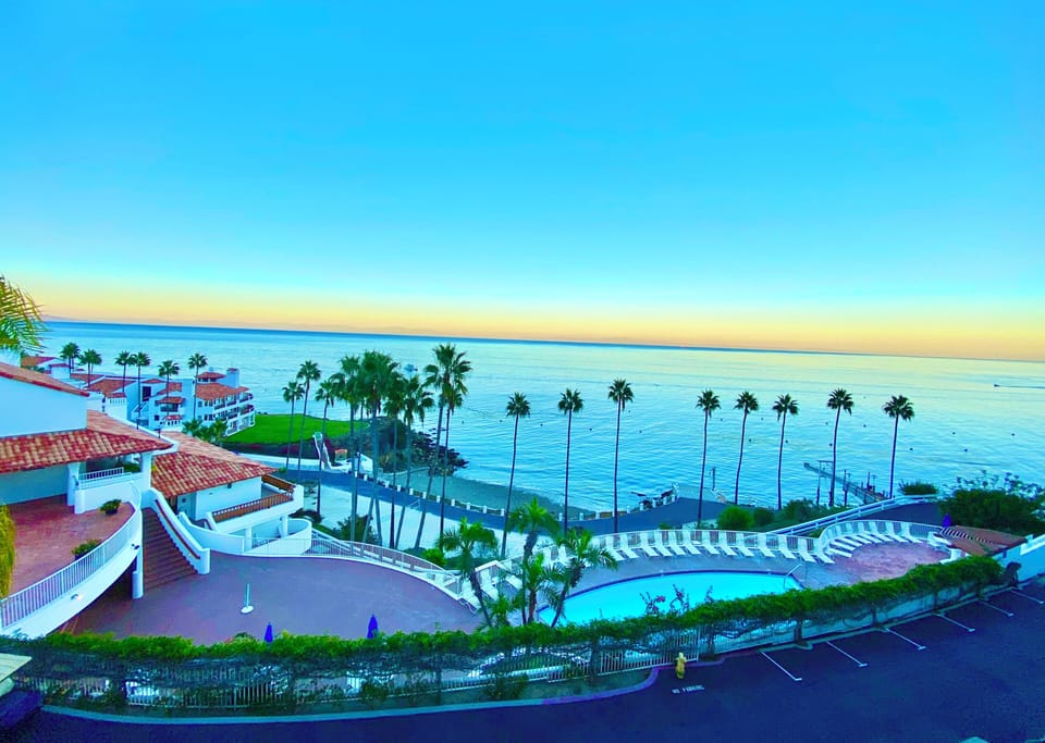 Only steps away from the pool, jacuzzi and Gym 💪