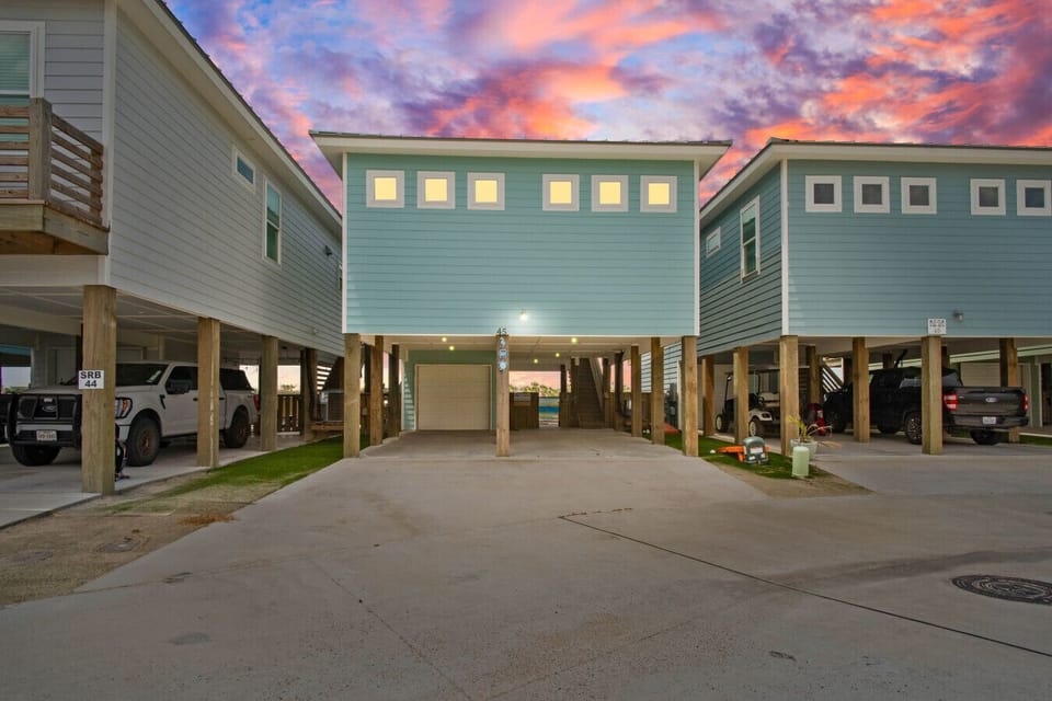 Spacious covered parking and a private entrance — ideal for beach gear and easy arrivals.