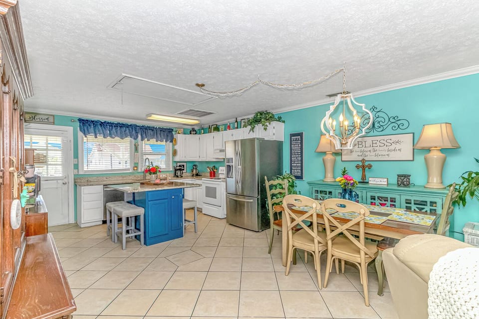 Dining area perfect for family meals!