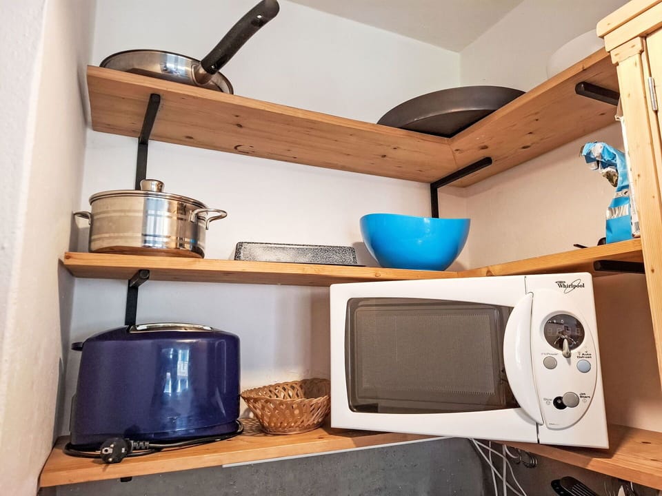 Wood, Shelving, Interior Design, Furniture, Shelf, Room, Kitchen, Kitchen Appliance, Ceiling