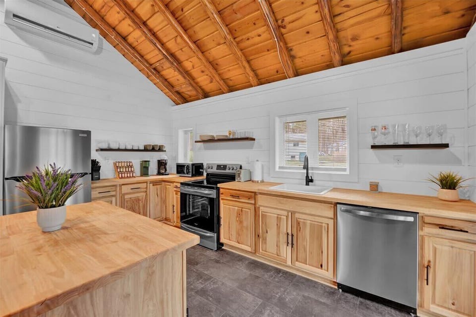 Kitchen Island with Seating and Modern Appliances