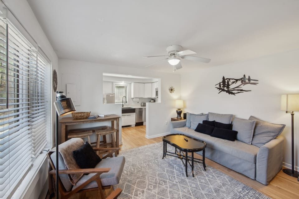 Home Decor, Furniture, Indoors, Living Room, Couch
