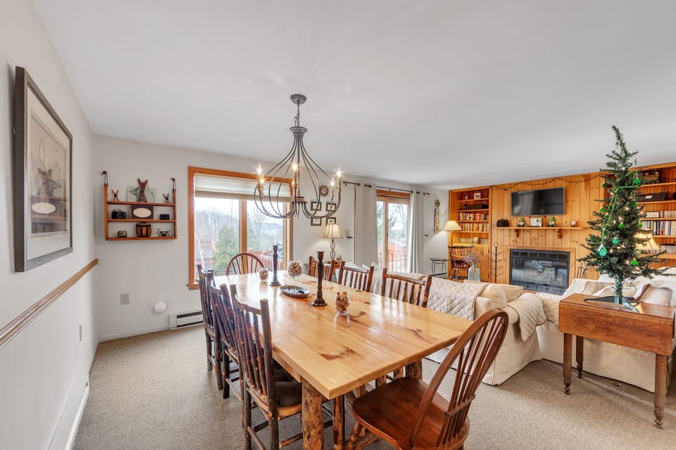 Dining Room, Dining Table, Furniture, Indoors, Table