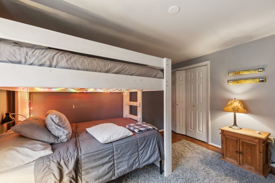Lamp, Indoors, Furniture, Bed, Bedroom