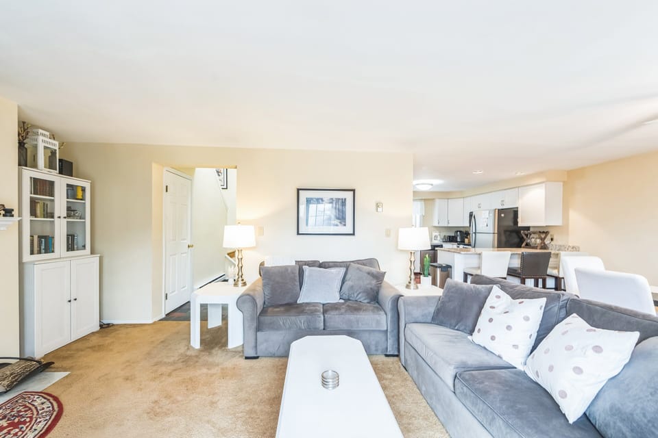 Home Decor, Building, Furniture, Indoors, Living Room