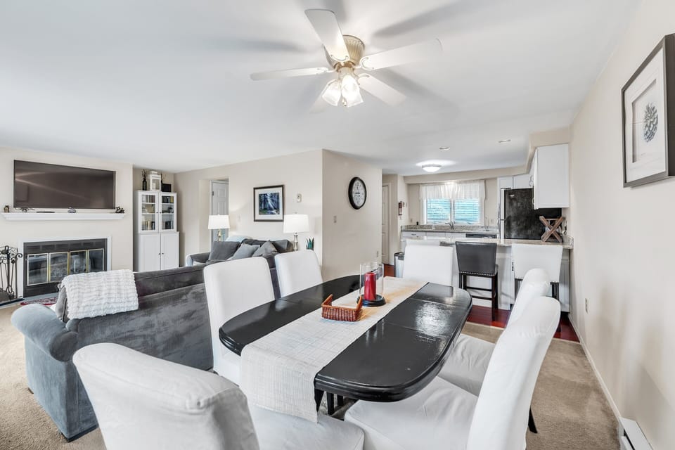 Home Decor, Furniture, Table, Couch, Indoors