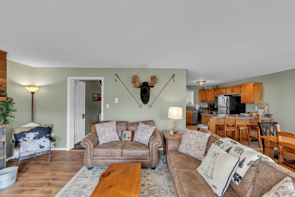 Furniture, Indoors, Living Room, Couch, Floor
