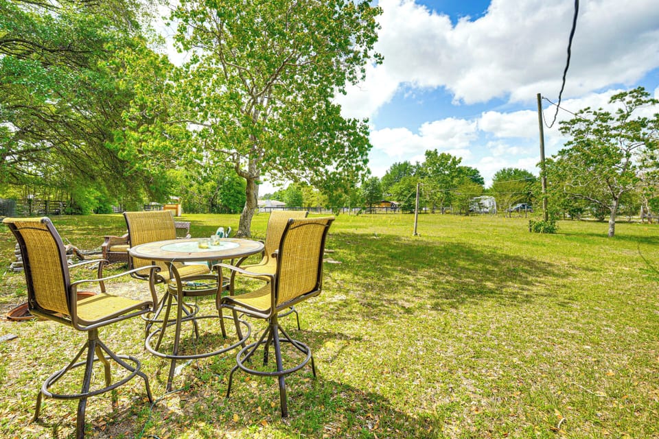 Ocala Vacation Rental | 3BR | 2BA | 1,100 Sq Ft | Steps Required to Enter