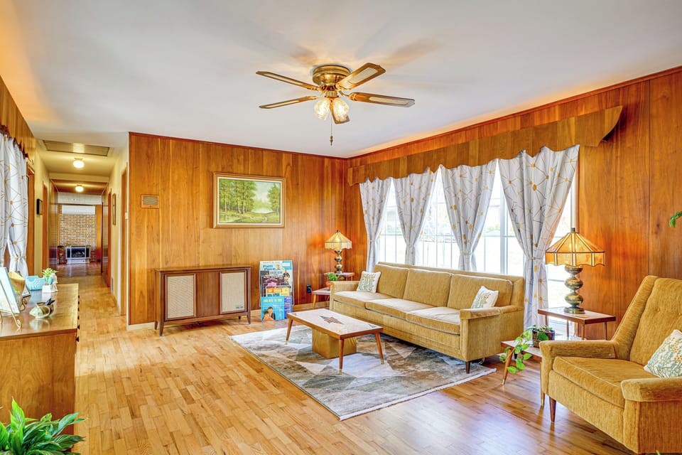 Monett Vacation Rental | 3BR | 2BA | 2 Steps to Enter | 1,700 Sq Ft