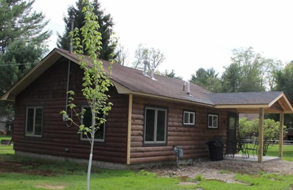 Maple Grove Cabin Front