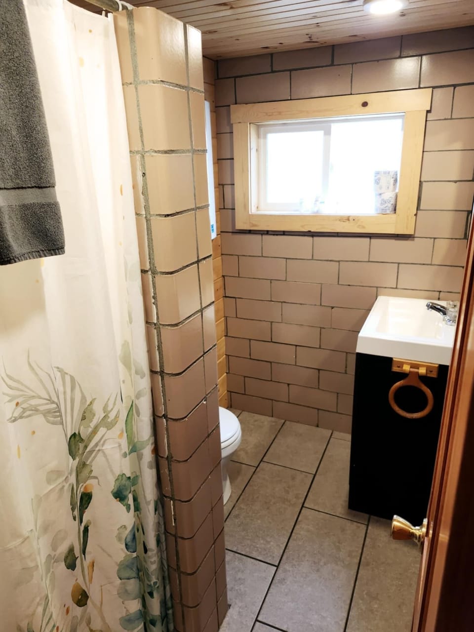 Cabin bathroom