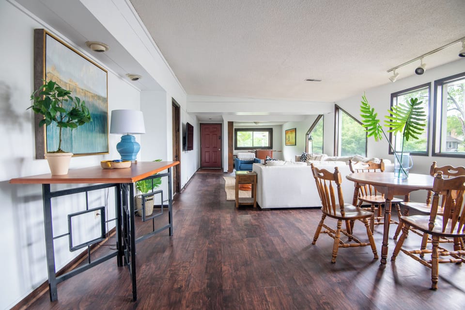 ☀️ Welcome to Tri-City BrightHaus – Where Light, Space, and Comfort Shine!