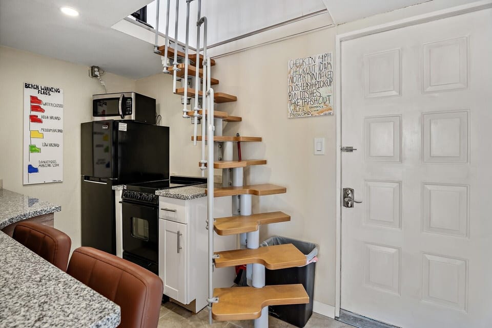 Steps take ya Up to Loft with another King Bed 