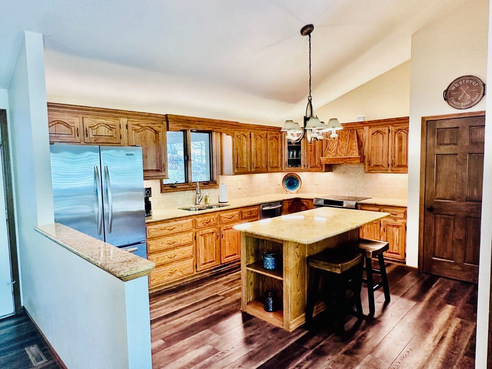 Spacious kitchen with food pantry (microwave located in pantry).