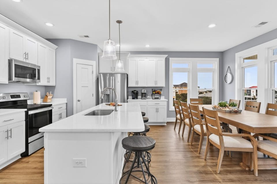 Kitchen & Dining area