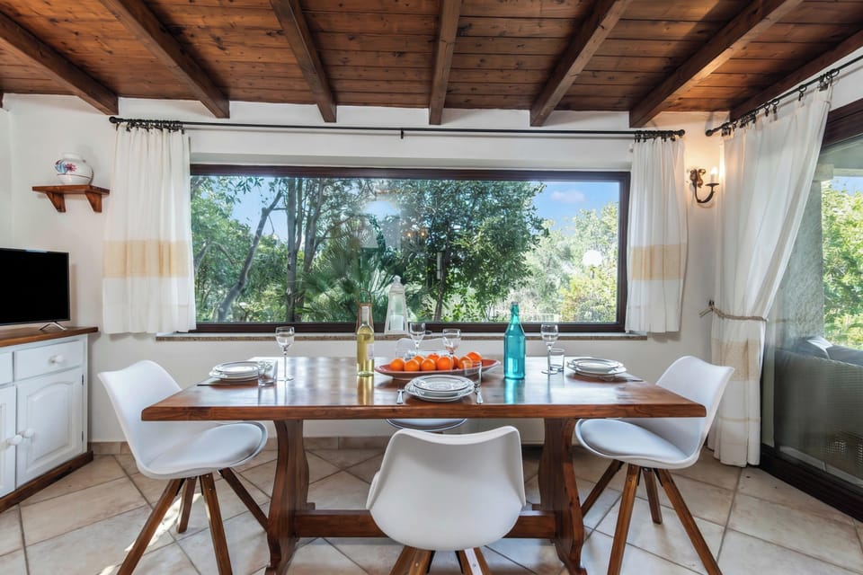 Kitchen and dining area