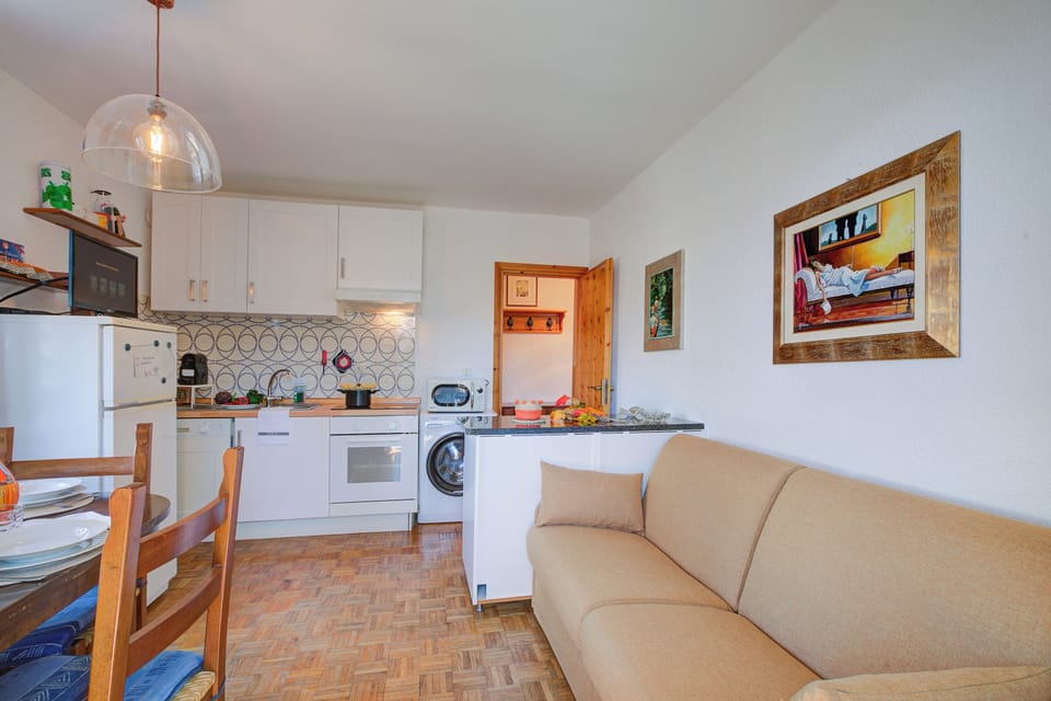 Kitchen and dining area