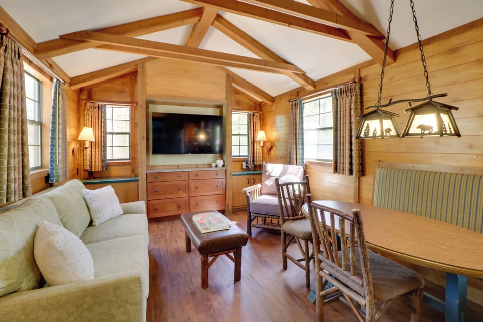 Heflin Vacation Rental | 1BR | 1BA | 528 Sq Ft | Step-Free Access