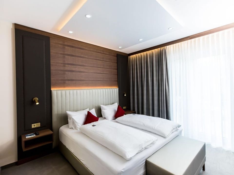 Suite deluxe, shower and bath, WC - Hotel am Schloss House in Aurich