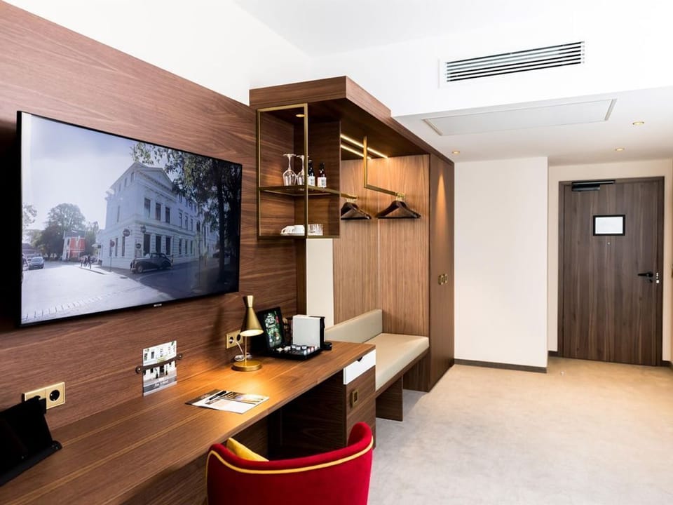 Double room superior without balcony, shower, WC - Hotel am Schloss House in Aurich