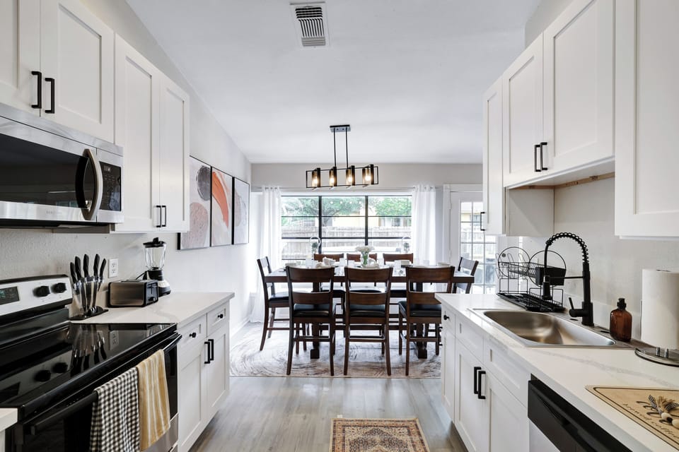 Fully equipped kitchen with high quality granite countertops. 