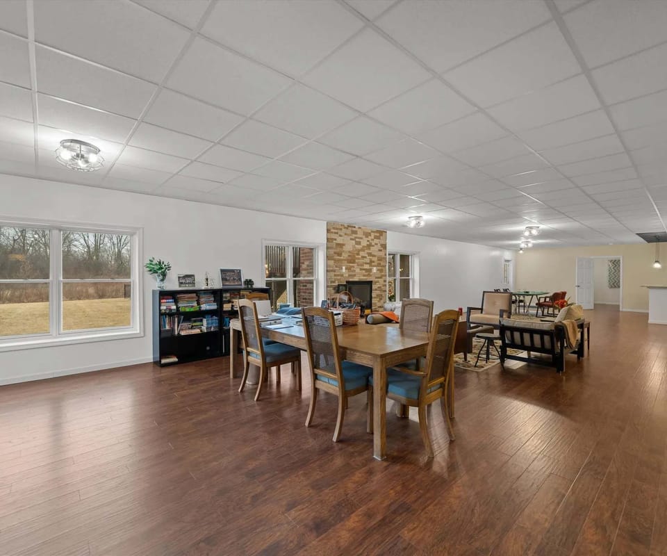 Spacious room, perfect for gatherings and relaxation!