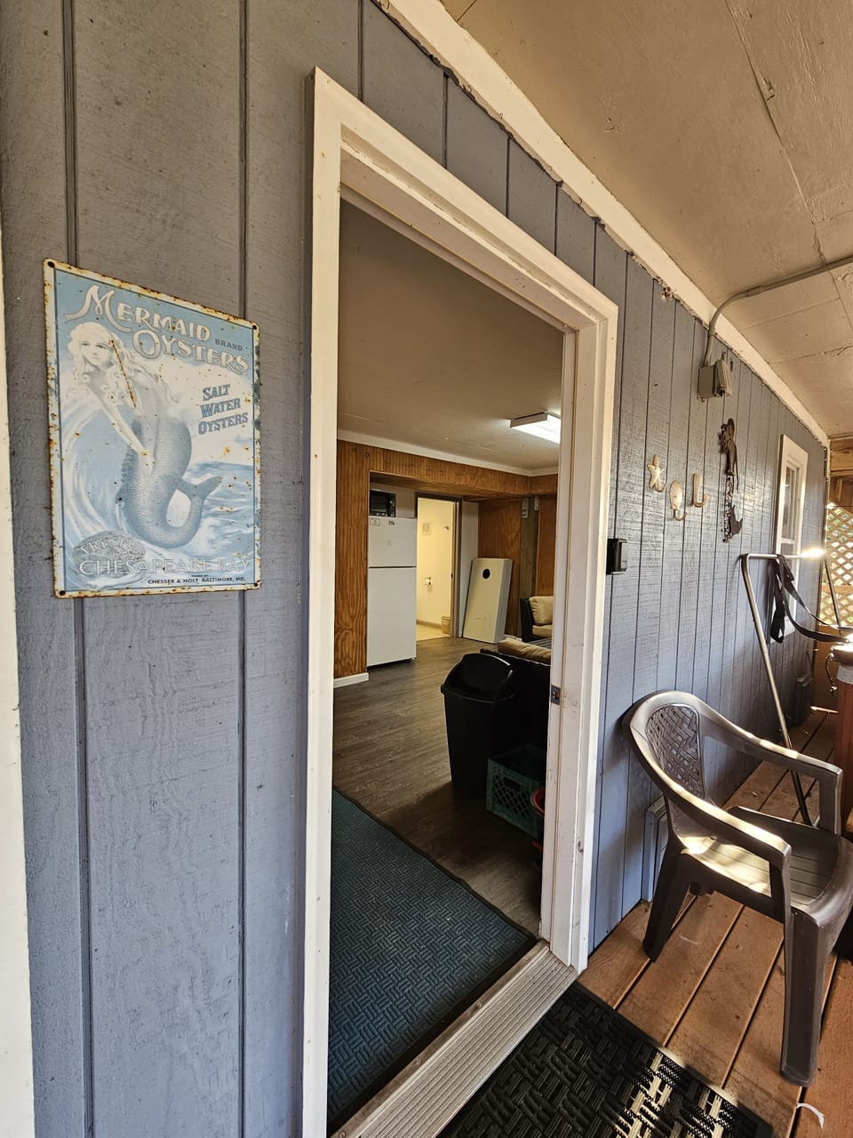 bottom level room. separate entrance.