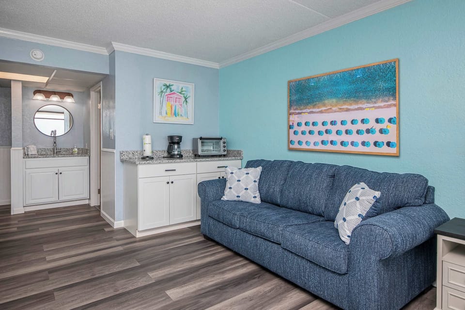 Open, airy, and perfect for post-beach lounging.

