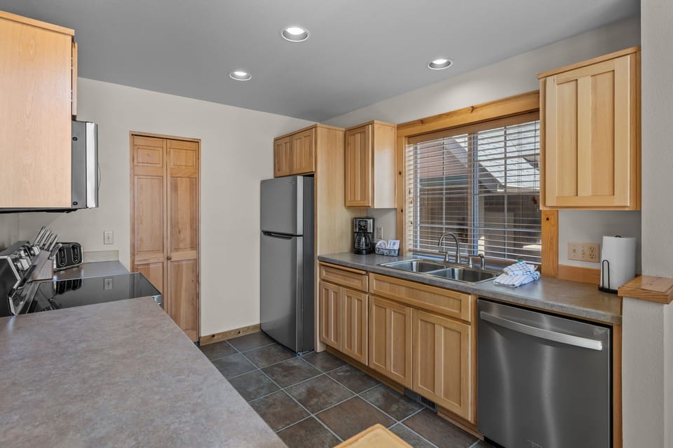 Buck's Hollow- kitchen