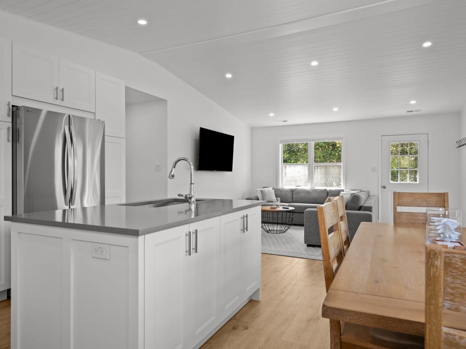 Dining/Kitchen Area