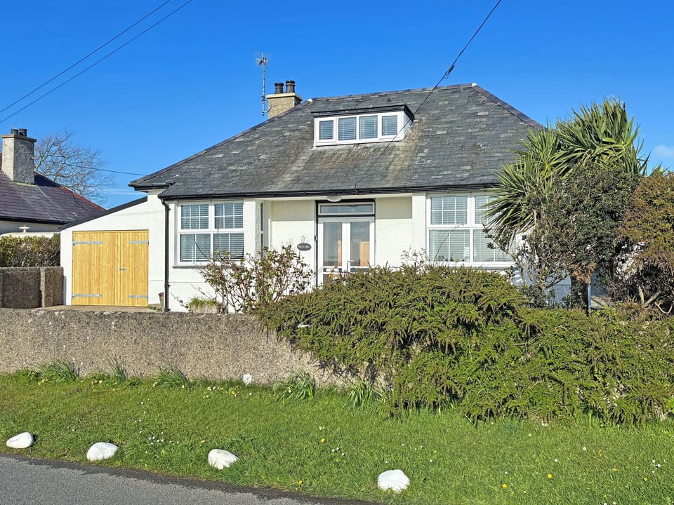 Exterior | Fron Deg, Tudweiliog