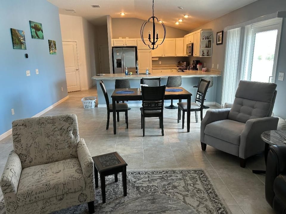 Open Concept Living Area!
