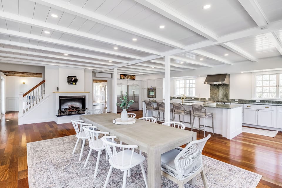 From casual dinners to outdoor clambakes or al fresco dining - choices abound