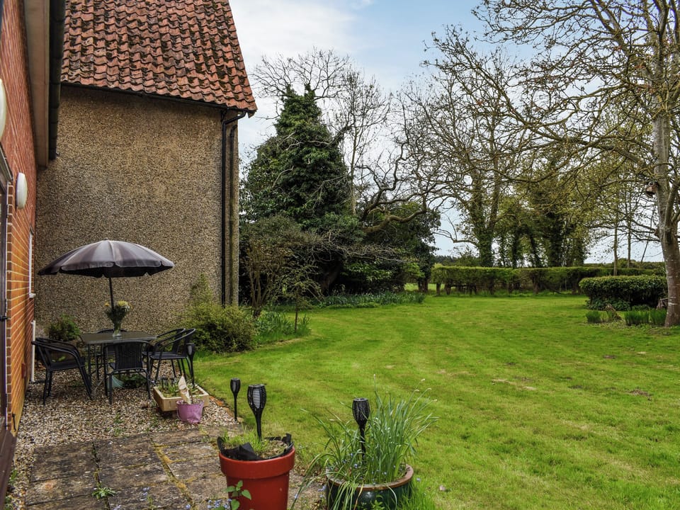 Sitting-out-area | Wade Hall, North Cove