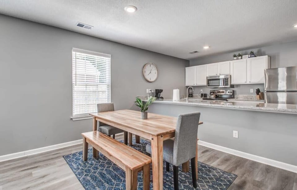 Spacious Dining room