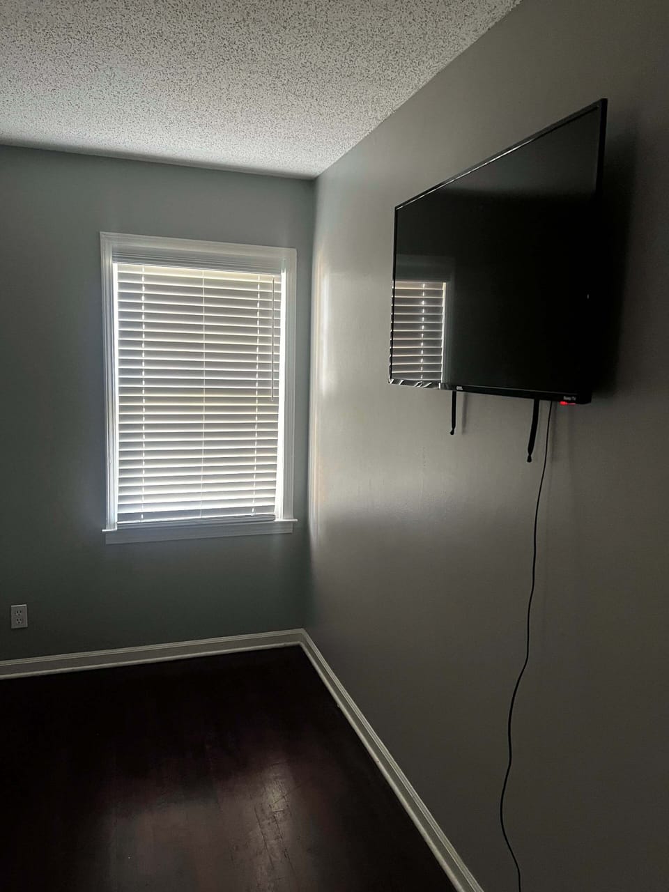 Recent photo taken by our cleaning team, ensuring you see the home how it truly is